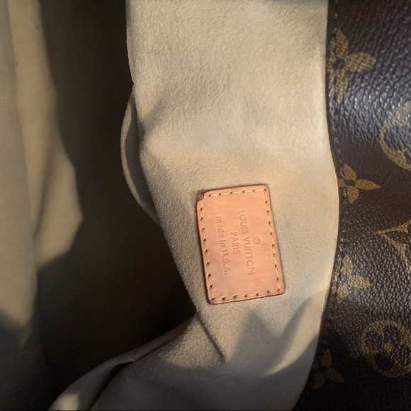 Louis Vuitton Artsy MM Monogram Canvas Shoulder Bag - Picture 4 of 6